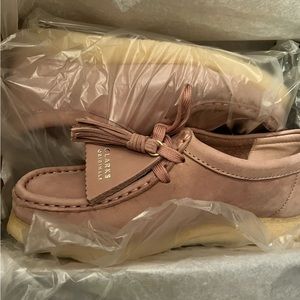 Clarks Wallabee Chukka in Blush Leather